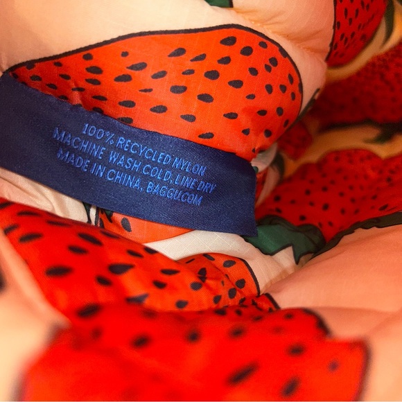 Baggu Strawberry Print Puffy Hook & Loop Tablet Sleeve Pouch - Picture 6 of 12